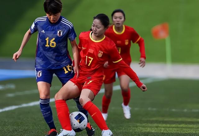 中国女足在亚洲足球比赛中勇夺冠军