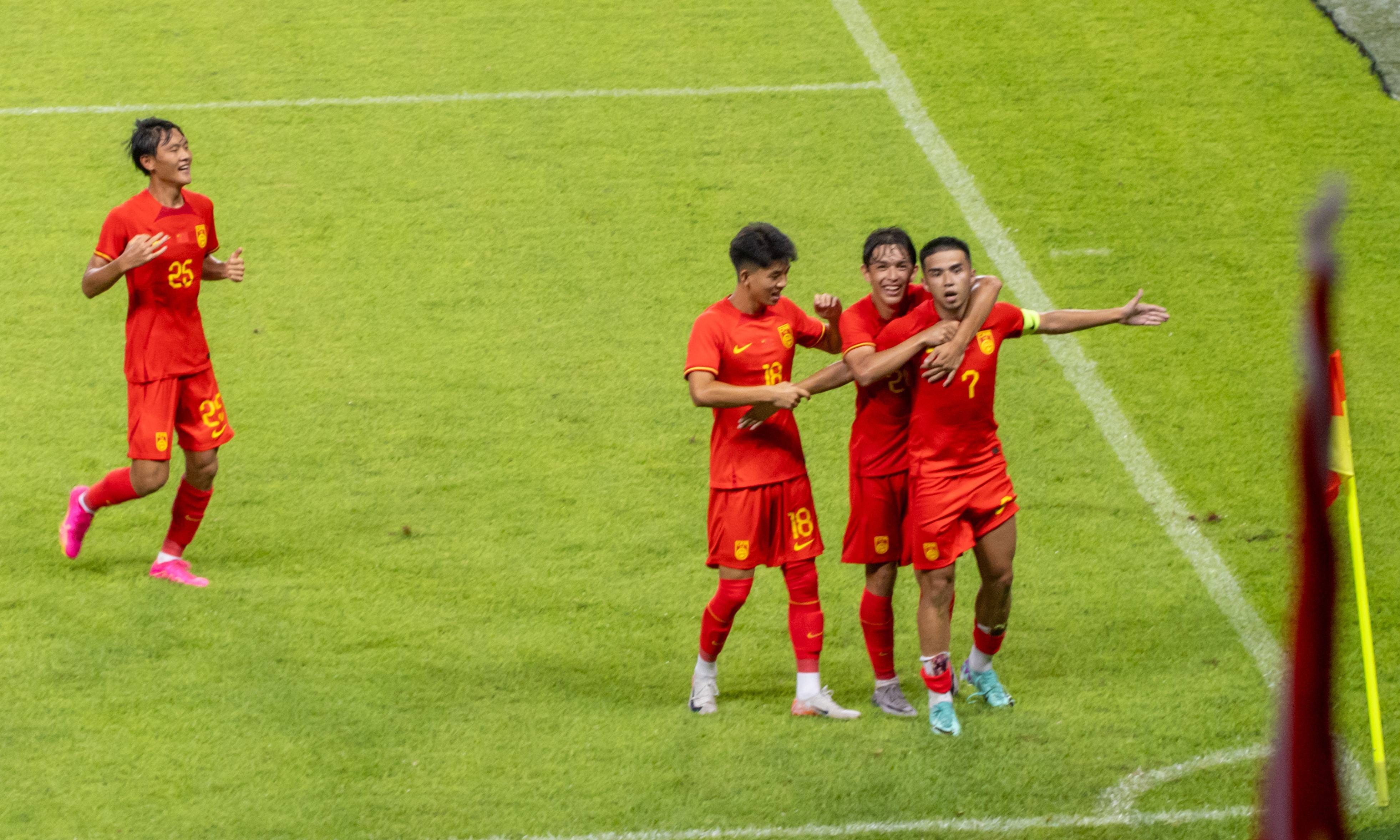 国内足球联赛中一场精彩比赛点燃热情 国内足球联赛中一场精彩比赛点燃热情