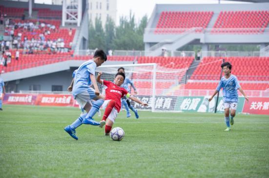 国内足球联赛中一场精彩比赛点燃热情 国内足球联赛中一场精彩比赛点燃热情