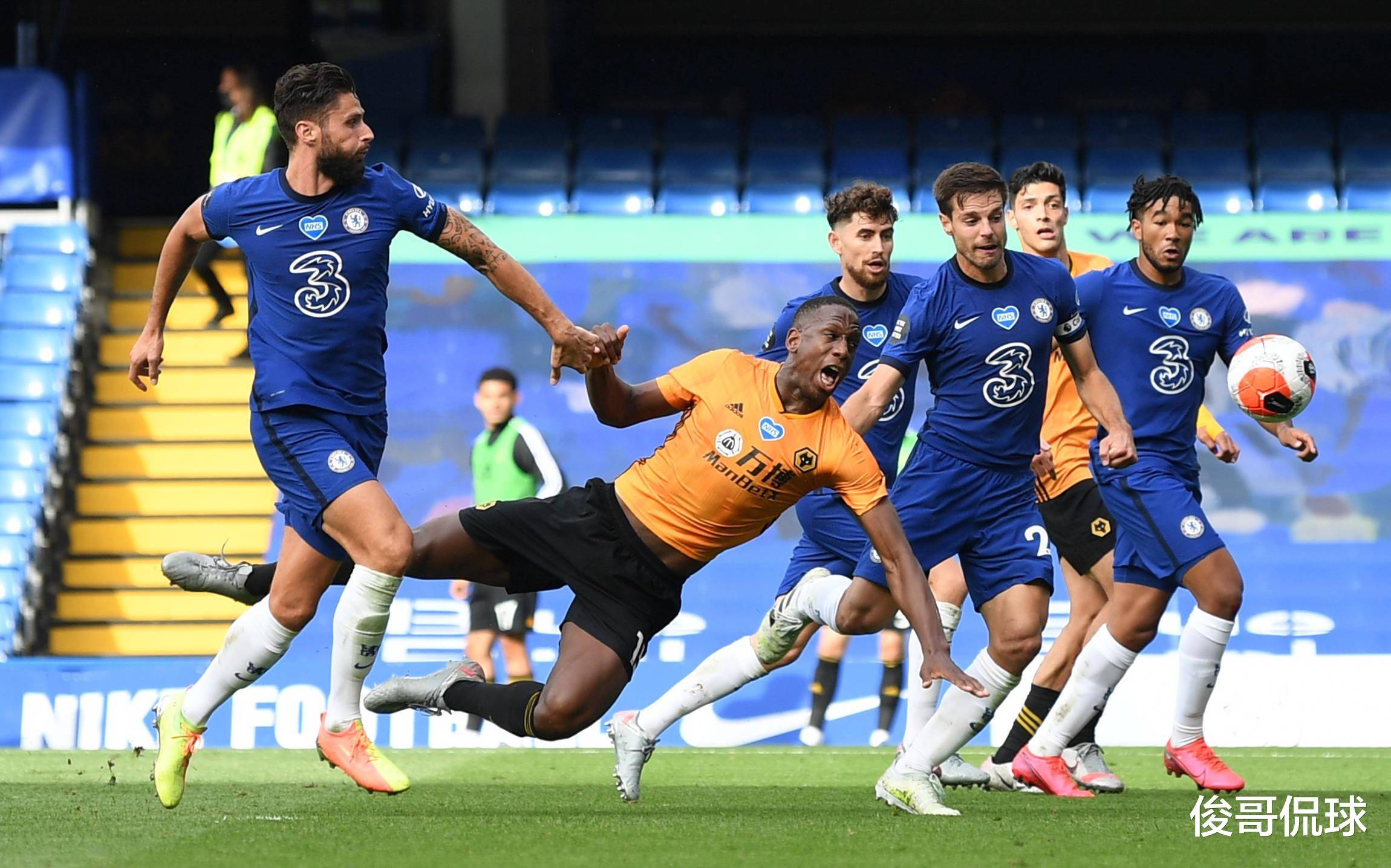 包含巴拿马足球俱乐部遭遇困境的词条