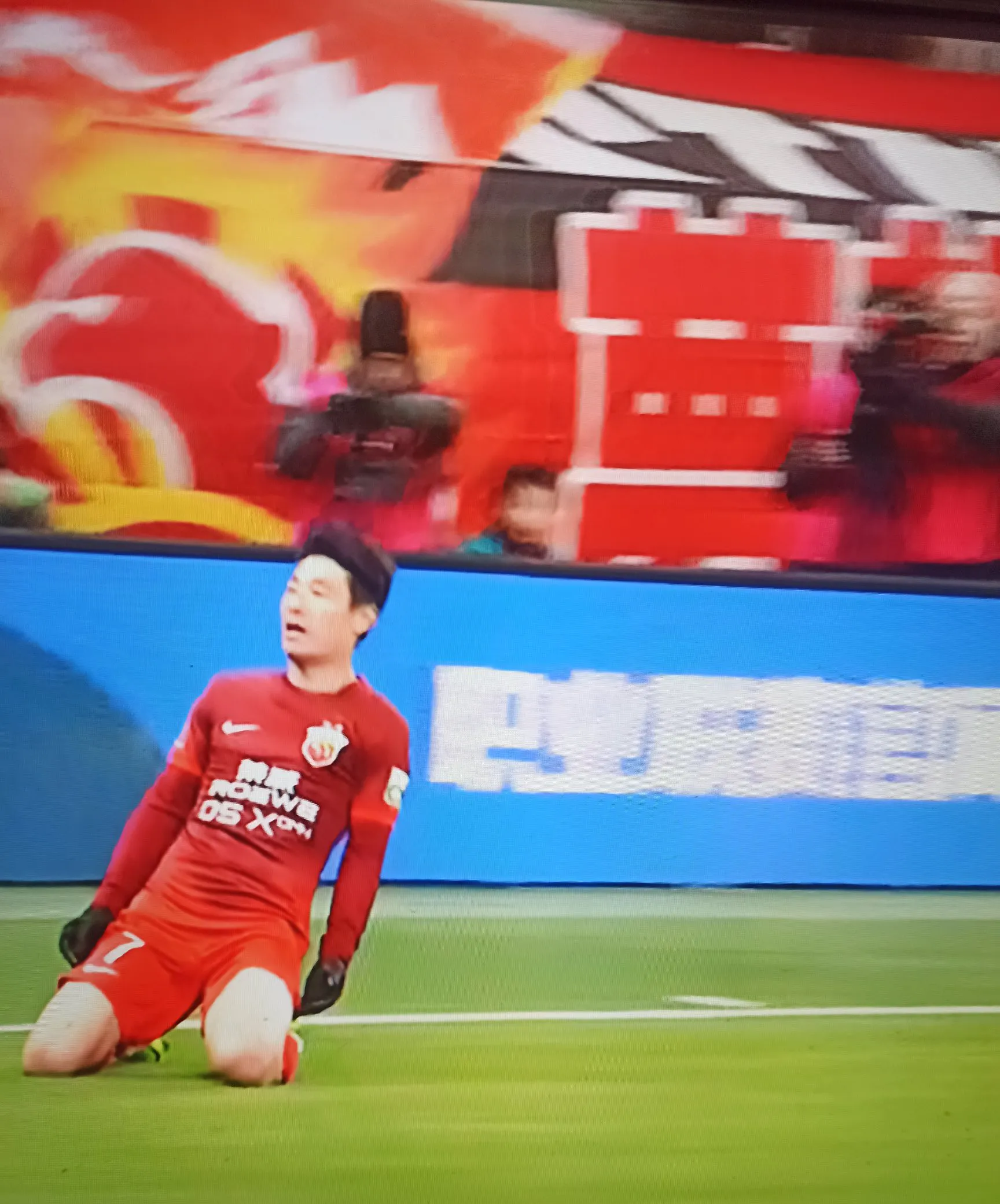 关于横滨水手主场惊险获胜,实力突出的信息 关于横滨水手主场惊险获胜,实力突出的信息