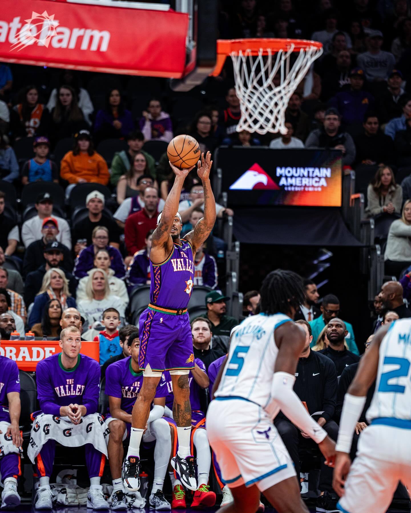 关于黄蜂客场力克奇才,取得三连胜的信息 关于黄蜂客场力克奇才,取得三连胜的信息