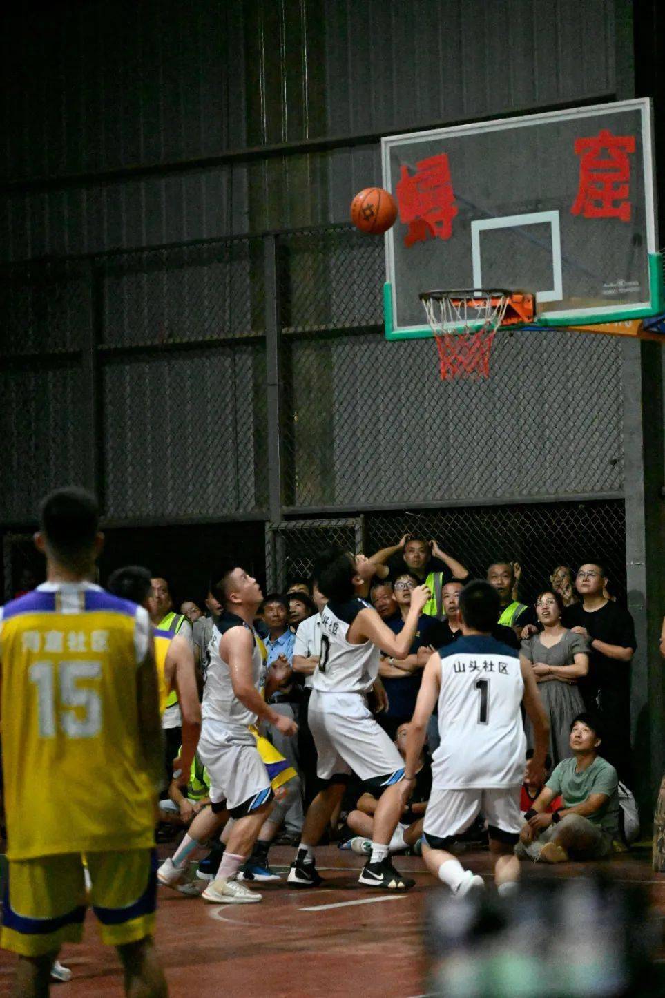 篮球锦标赛决赛掀起高潮,球队争分夺秒拼搏的简单介绍 篮球锦标赛决赛掀起高潮,球队争分夺秒拼搏的简单介绍