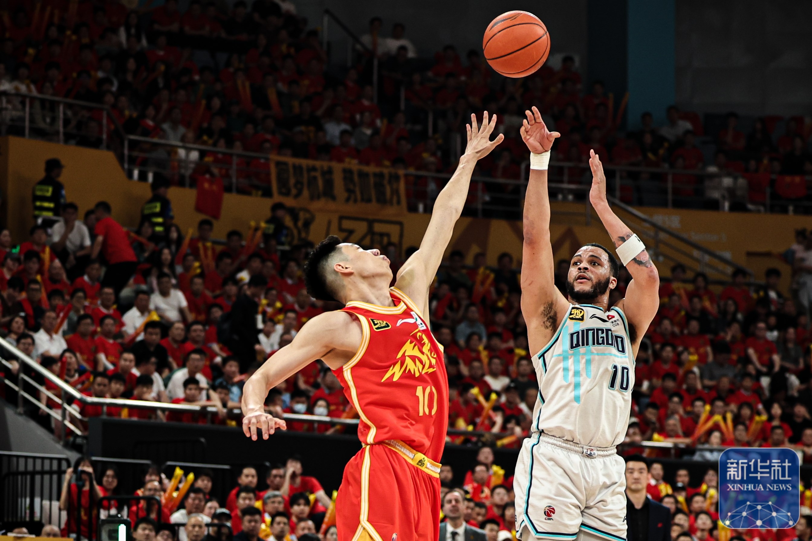 篮球锦标赛决赛掀起高潮,球队争分夺秒拼搏的简单介绍 篮球锦标赛决赛掀起高潮,球队争分夺秒拼搏的简单介绍