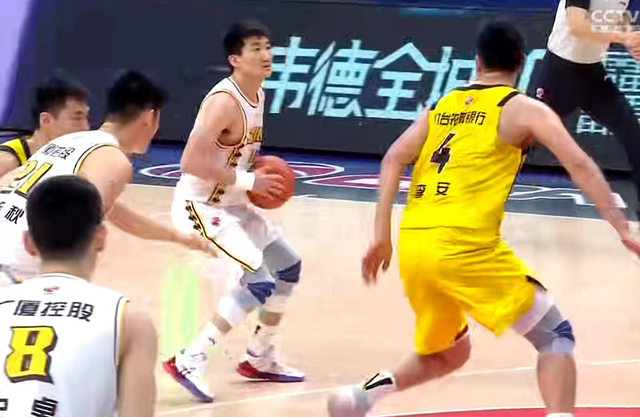 河南男篮不敌湖北队,遭遇两连败 河南男篮不敌湖北队,遭遇两连败