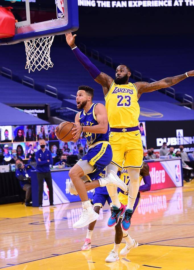 关于莱克对决公鹿，球队全力以赴备战季后赛的信息