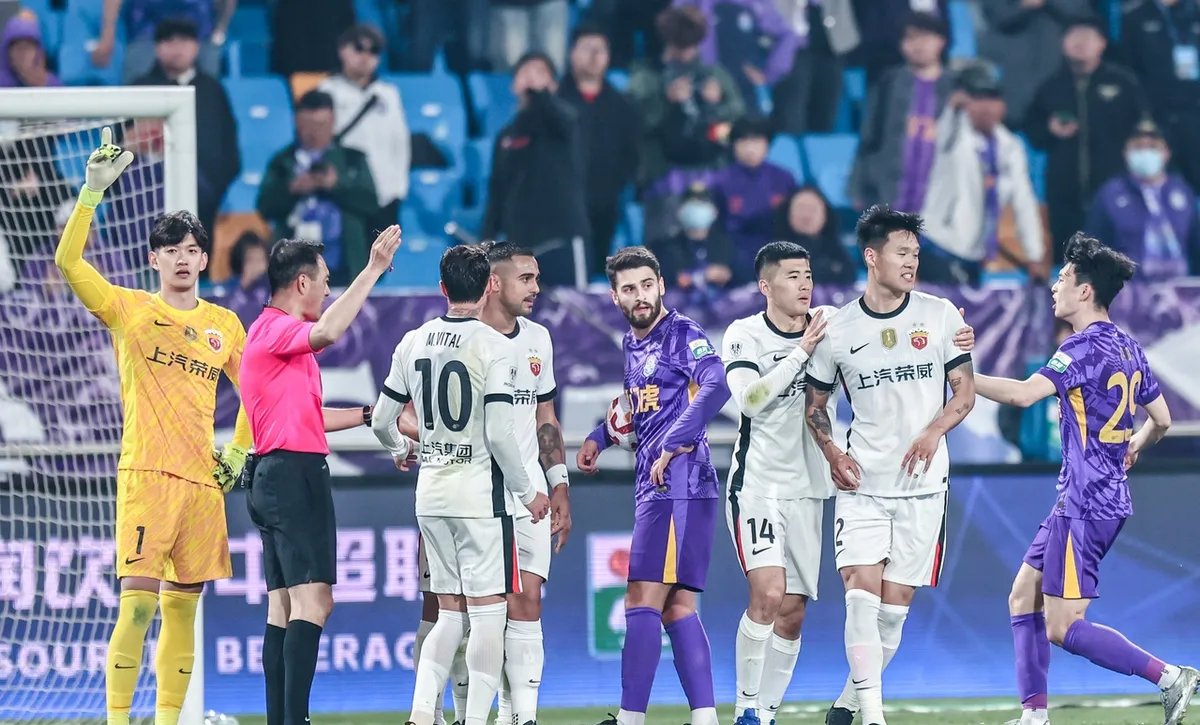 包含激烈角逐展现球队实力,胜负悬念让观众屏息的词条 包含激烈角逐展现球队实力,胜负悬念让观众屏息的词条