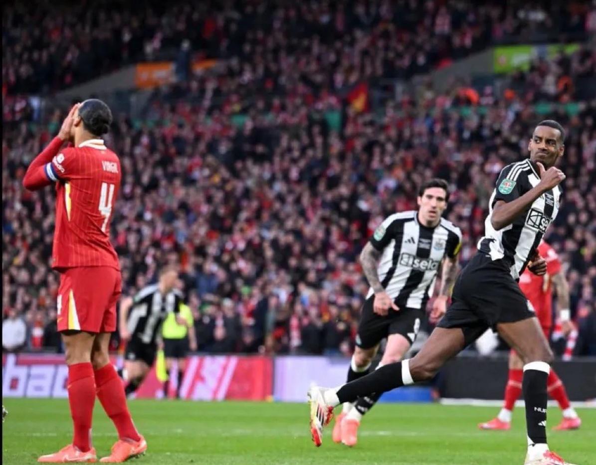 足球一触即发：哥斯达黎加队横扫对手，赢得掌声的简单介绍