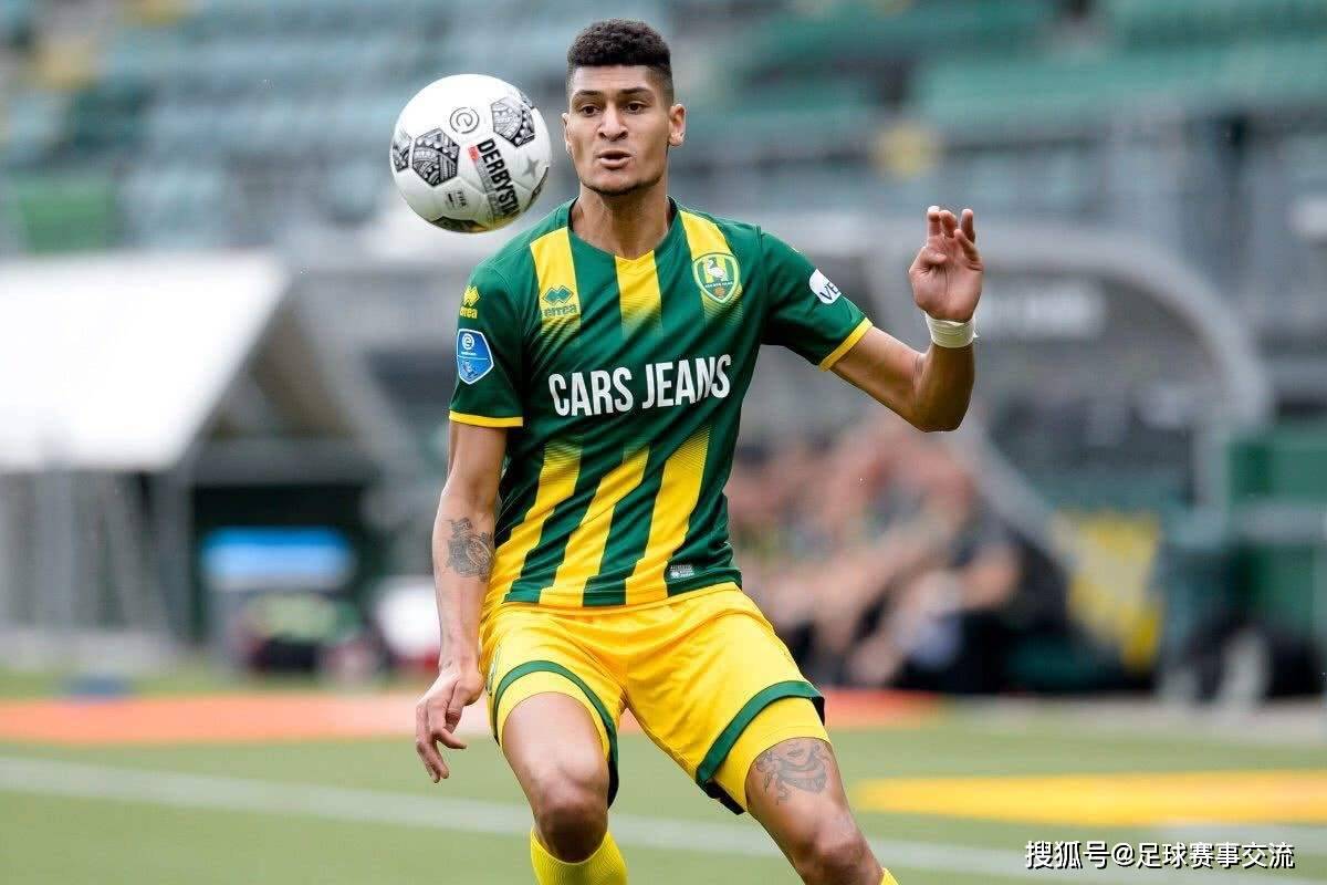 阿贾克斯队在足球赛事中表现抢眼 阿贾克斯队在足球赛事中表现抢眼