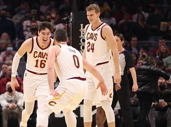 骑士战胜老鹰,豪取四连胜 骑士战胜老鹰,豪取四连胜