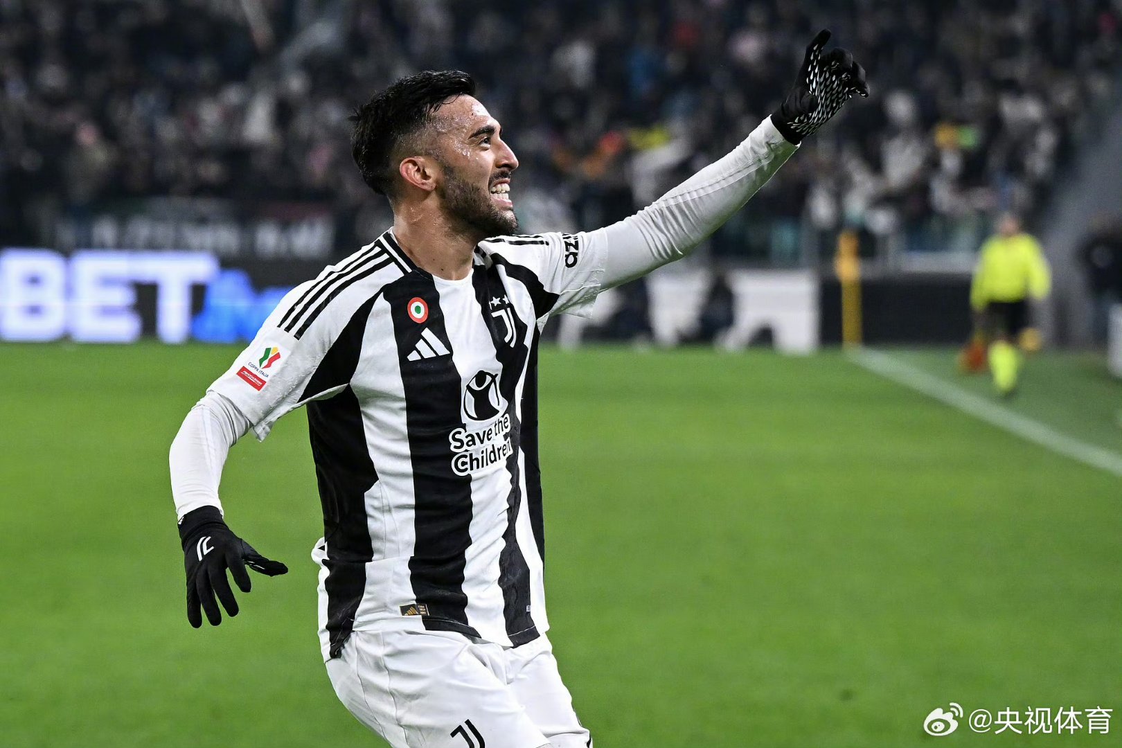 桑普多利亚球员庆祝重要进球,锁定胜局 桑普多利亚球员庆祝重要进球,锁定胜局