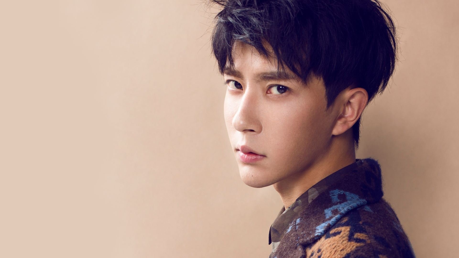 铁血军团与孤胆英雄，全球舞台上的领导力双重奏